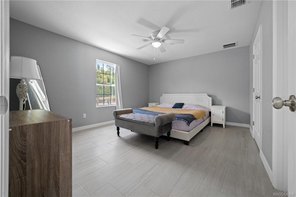 待售: $285,000 (3 贝兹, 2 浴室, 1237 平方英尺)