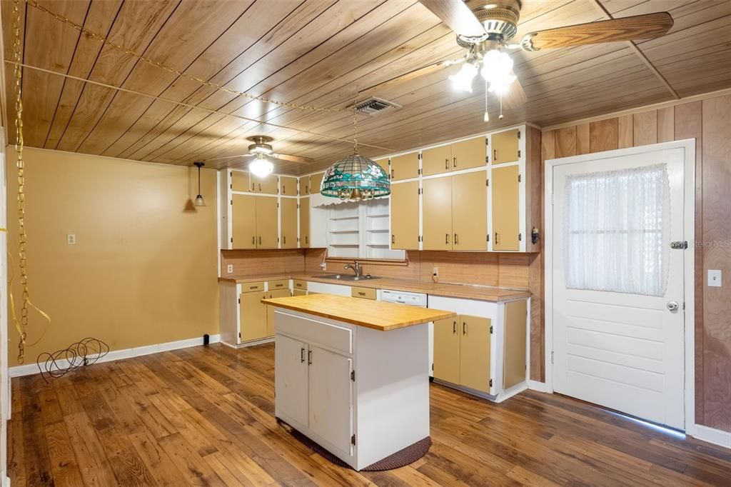 For Sale: $237,000 (3 beds, 2 baths, 2052 Square Feet)