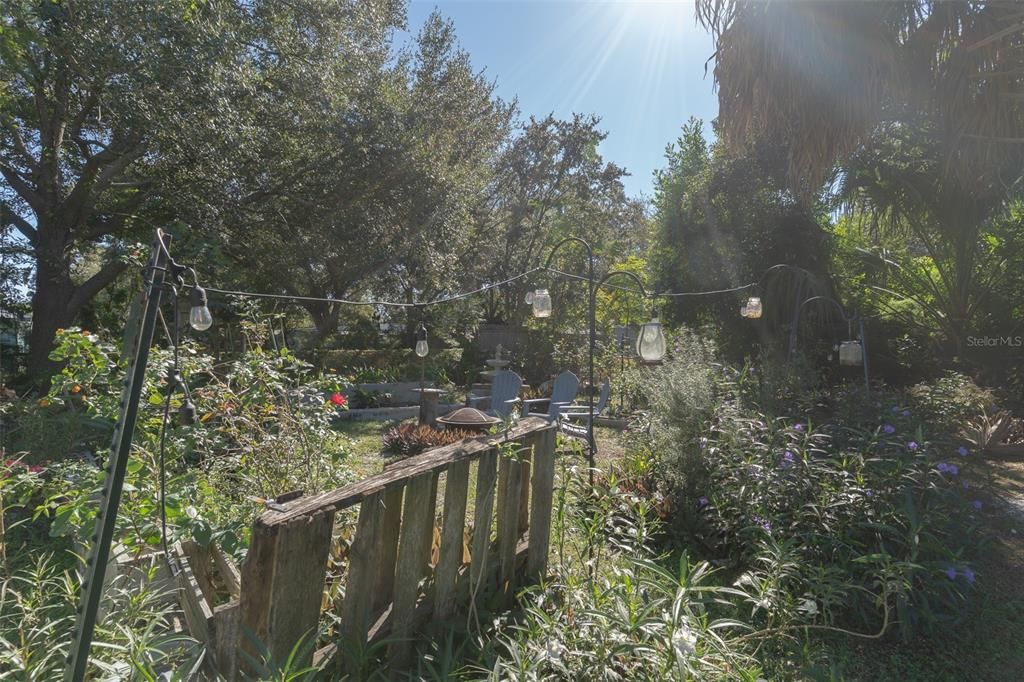 Active With Contract: $189,990 (4 beds, 1 baths, 1002 Square Feet)