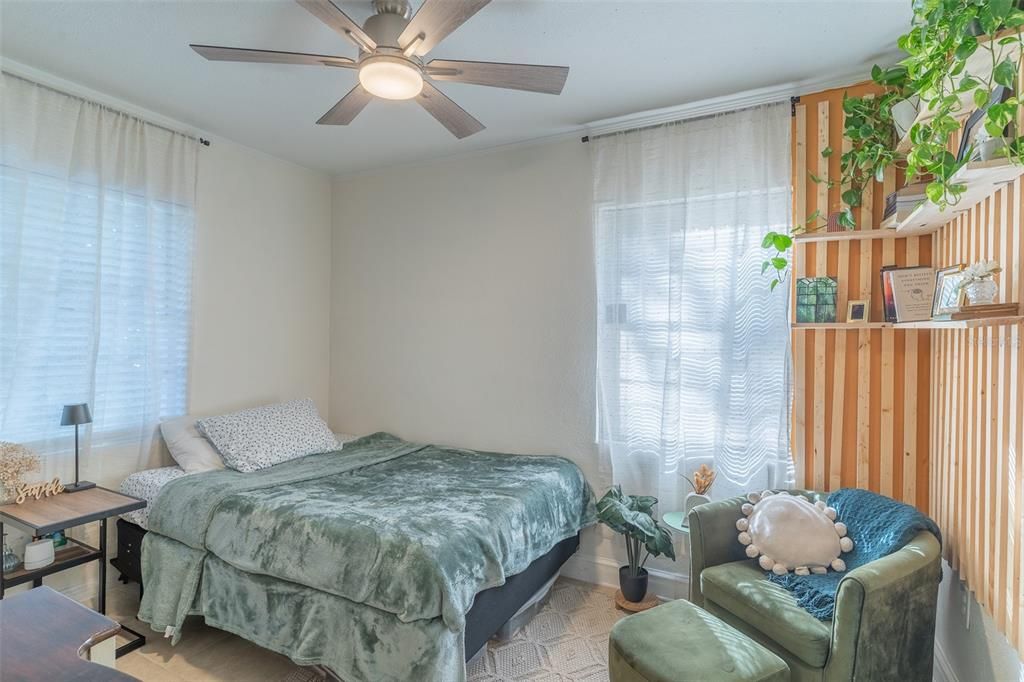 Active With Contract: $189,990 (4 beds, 1 baths, 1002 Square Feet)