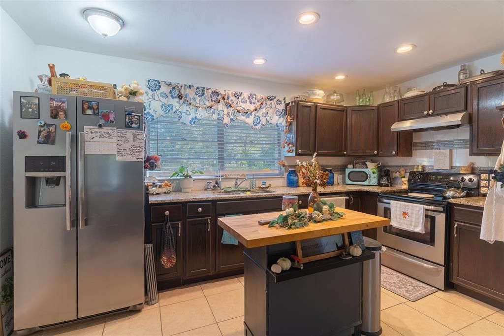 Active With Contract: $189,990 (4 beds, 1 baths, 1002 Square Feet)