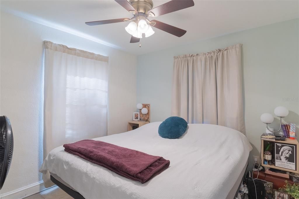 Active With Contract: $189,990 (4 beds, 1 baths, 1002 Square Feet)