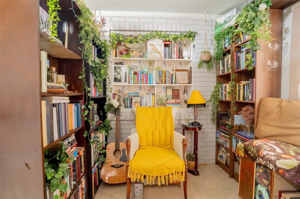 Active With Contract: $189,990 (4 beds, 1 baths, 1002 Square Feet)