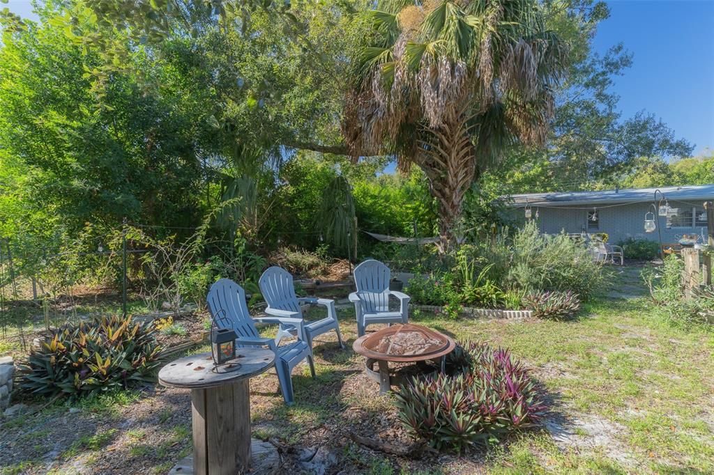 Active With Contract: $189,990 (4 beds, 1 baths, 1002 Square Feet)