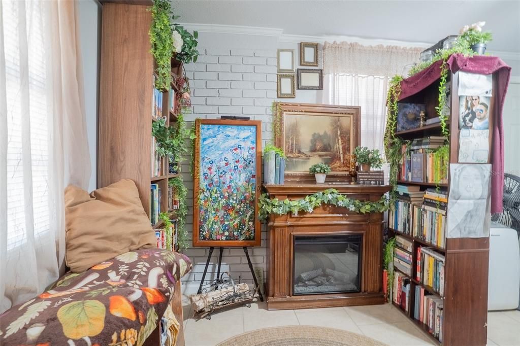 Active With Contract: $189,990 (4 beds, 1 baths, 1002 Square Feet)