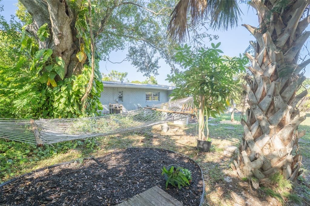 Active With Contract: $189,990 (4 beds, 1 baths, 1002 Square Feet)