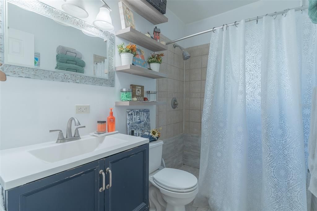 Active With Contract: $189,990 (4 beds, 1 baths, 1002 Square Feet)