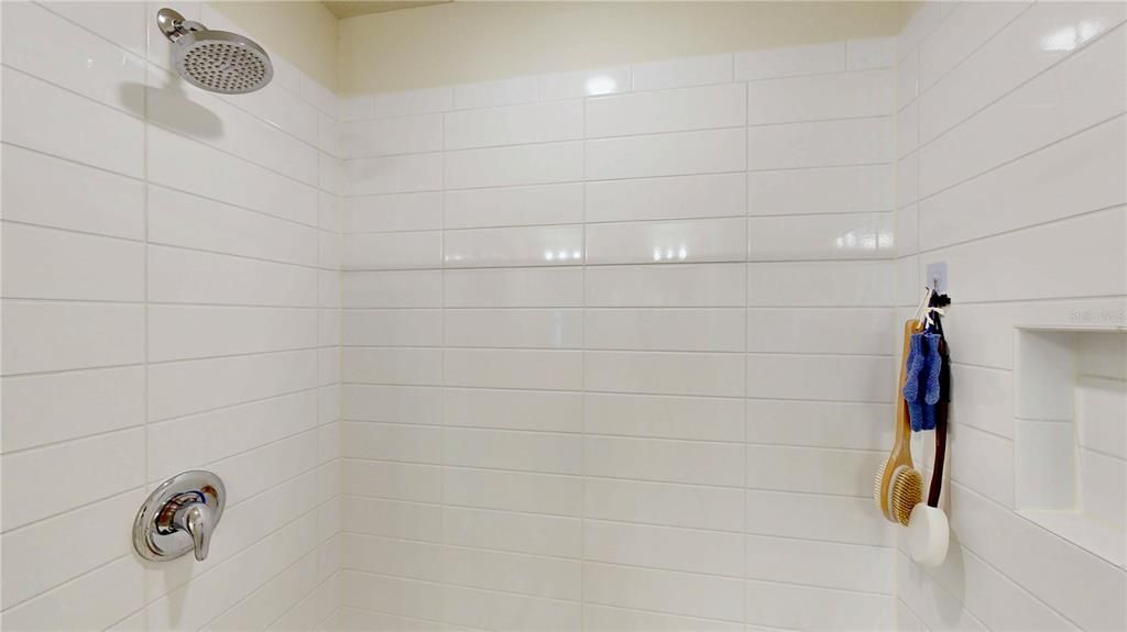 For Sale: $350,000 (3 beds, 2 baths, 1699 Square Feet)