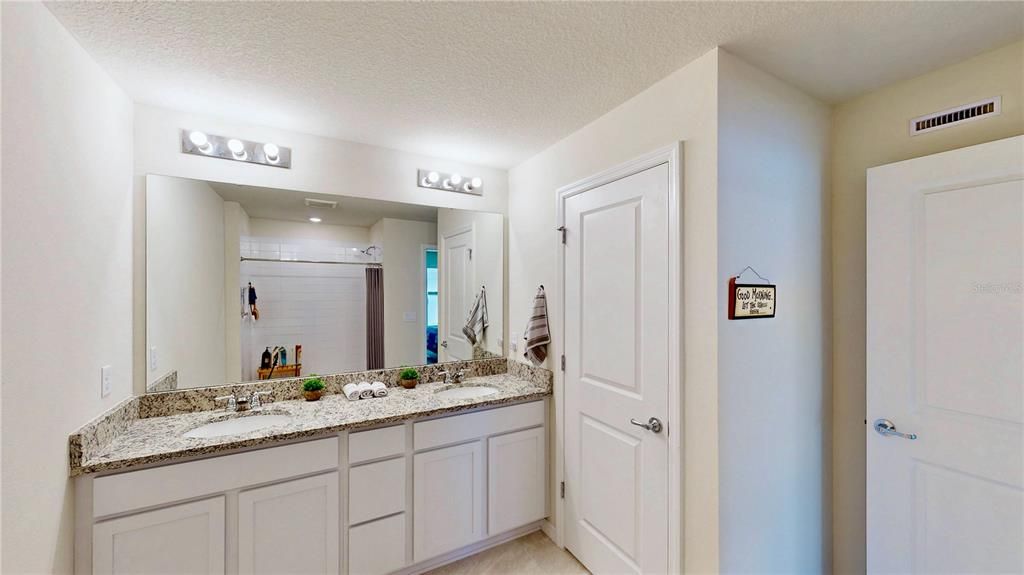 For Sale: $350,000 (3 beds, 2 baths, 1699 Square Feet)