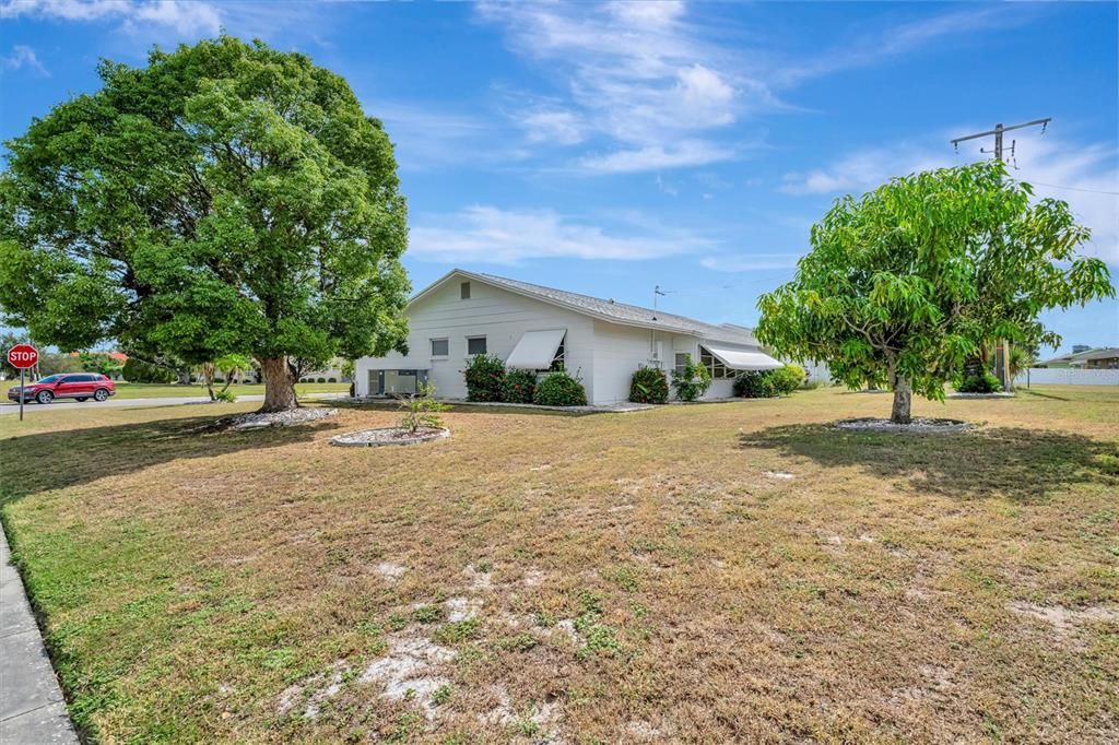 合同活跃: $179,900 (2 贝兹, 2 浴室, 1420 平方英尺)