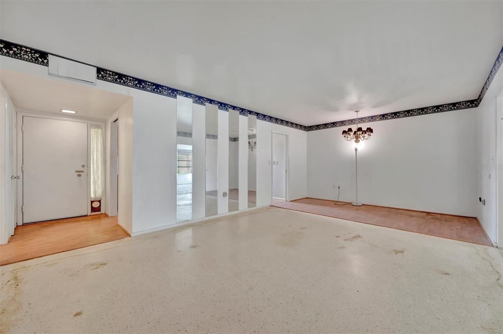 合同活跃: $179,900 (2 贝兹, 2 浴室, 1420 平方英尺)