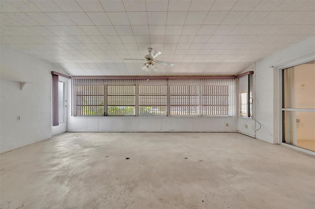 合同活跃: $179,900 (2 贝兹, 2 浴室, 1420 平方英尺)