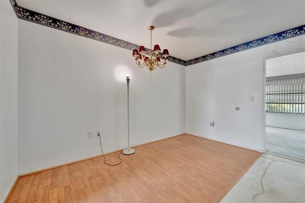 合同活跃: $179,900 (2 贝兹, 2 浴室, 1420 平方英尺)