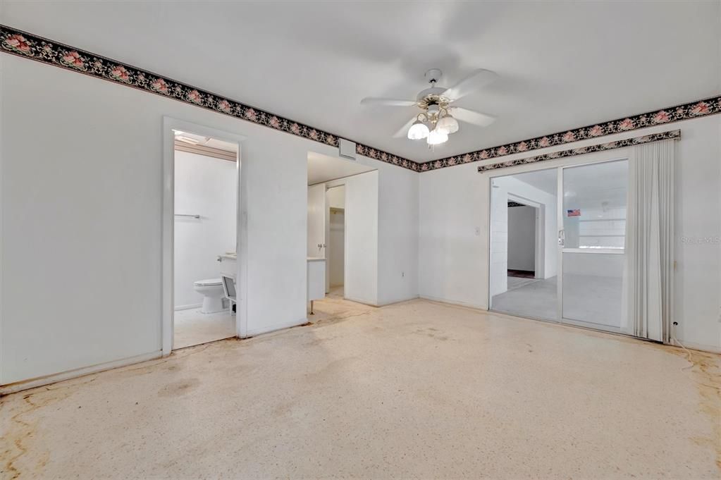 合同活跃: $179,900 (2 贝兹, 2 浴室, 1420 平方英尺)