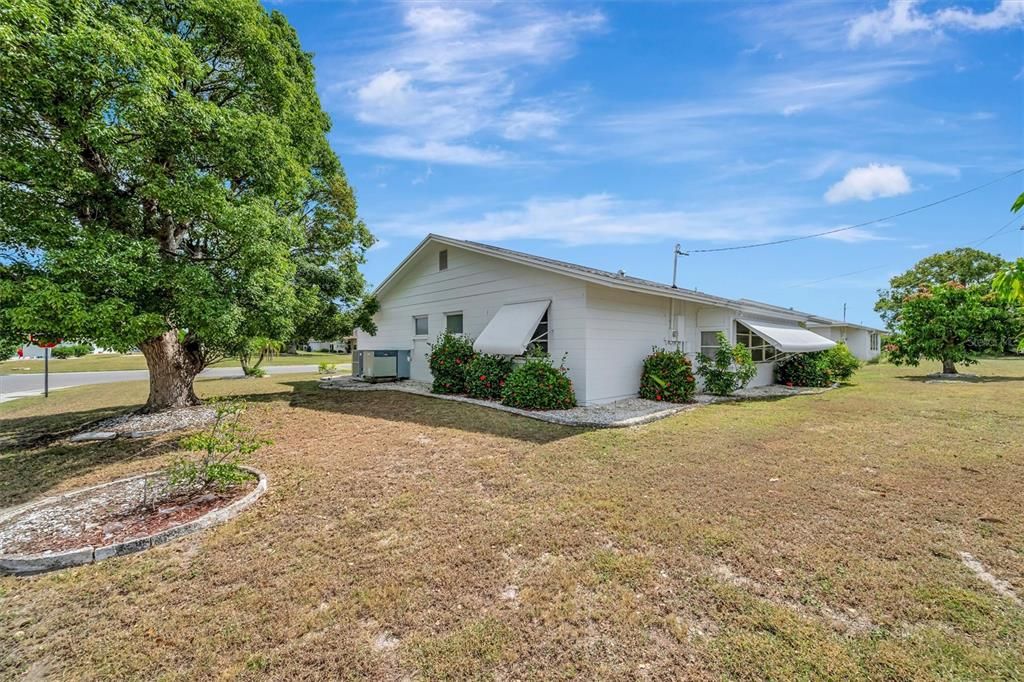 合同活跃: $179,900 (2 贝兹, 2 浴室, 1420 平方英尺)