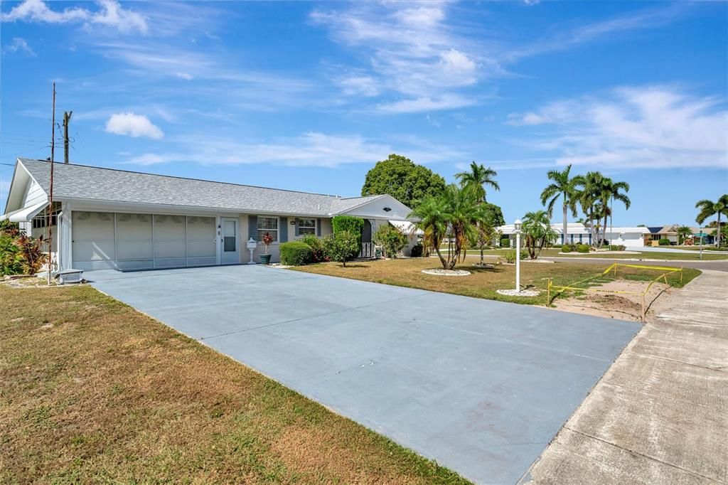 合同活跃: $179,900 (2 贝兹, 2 浴室, 1420 平方英尺)