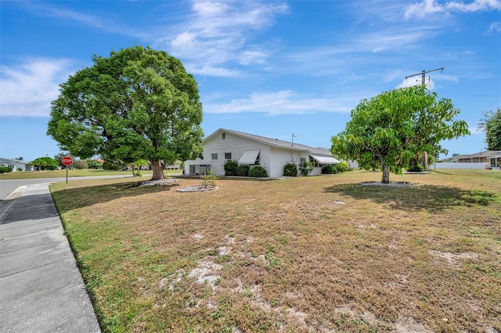 合同活跃: $179,900 (2 贝兹, 2 浴室, 1420 平方英尺)