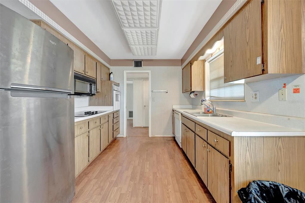 合同活跃: $179,900 (2 贝兹, 2 浴室, 1420 平方英尺)