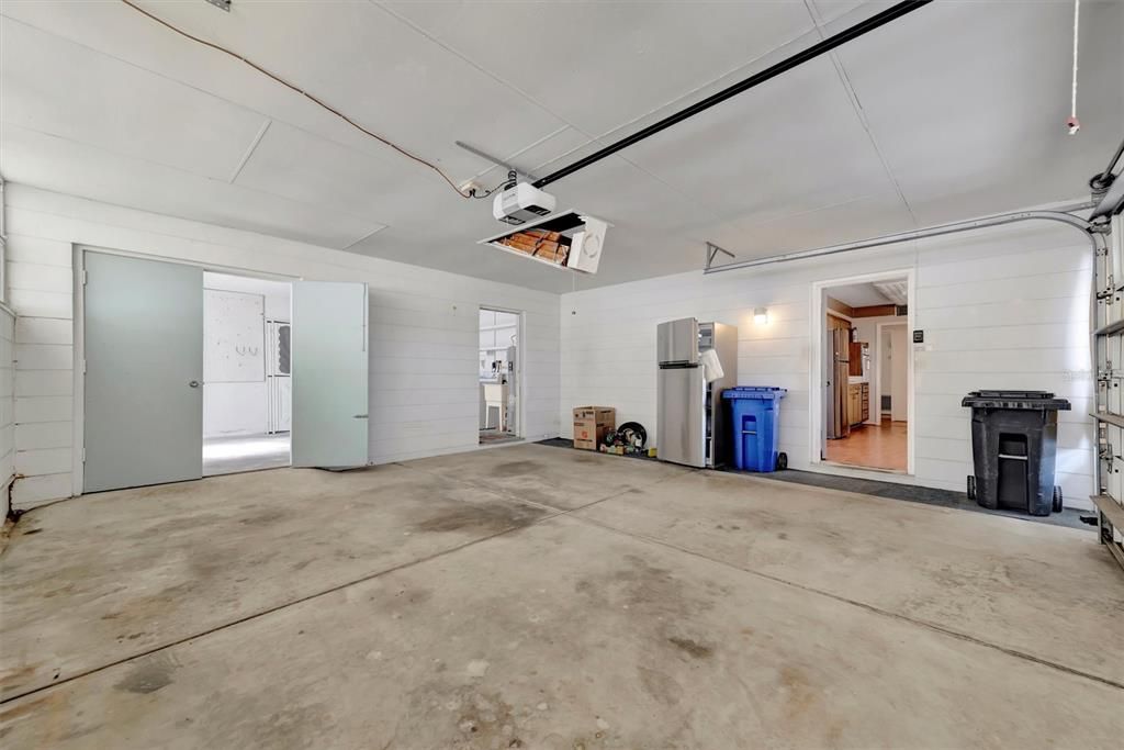 合同活跃: $179,900 (2 贝兹, 2 浴室, 1420 平方英尺)