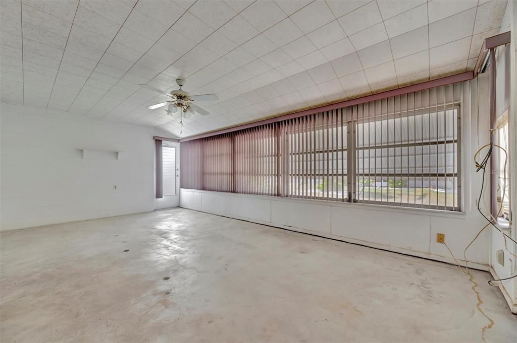 合同活跃: $179,900 (2 贝兹, 2 浴室, 1420 平方英尺)