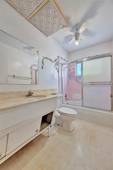 合同活跃: $179,900 (2 贝兹, 2 浴室, 1420 平方英尺)