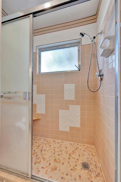 合同活跃: $179,900 (2 贝兹, 2 浴室, 1420 平方英尺)