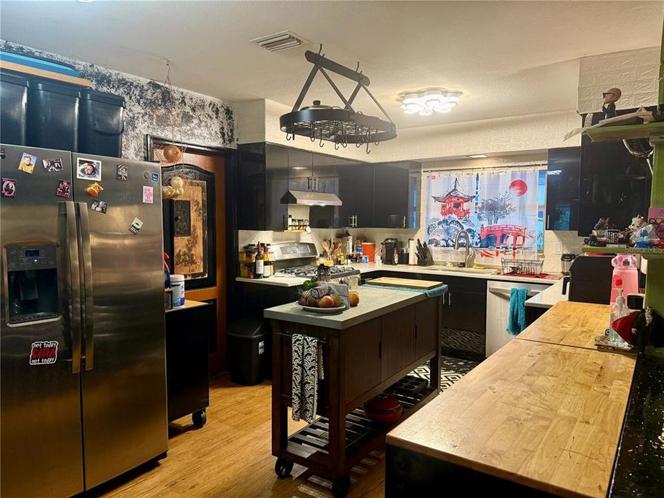 出租: $3,500 (3 贝兹, 2 浴室, 1692 平方英尺)