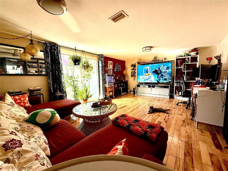 出租: $3,500 (3 贝兹, 2 浴室, 1692 平方英尺)