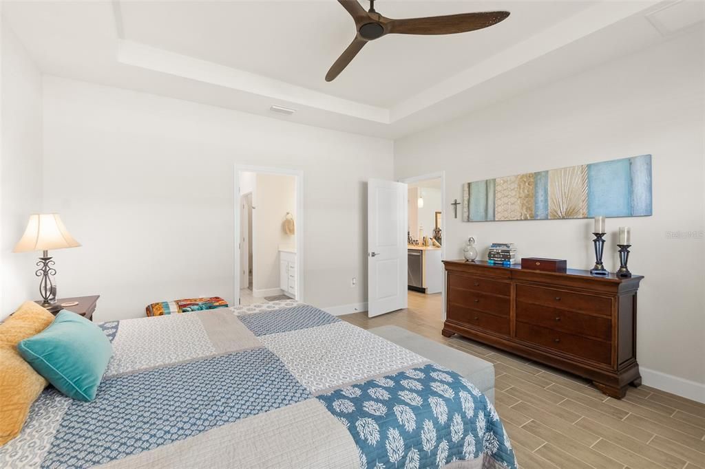 For Sale: $449,000 (3 beds, 2 baths, 1982 Square Feet)