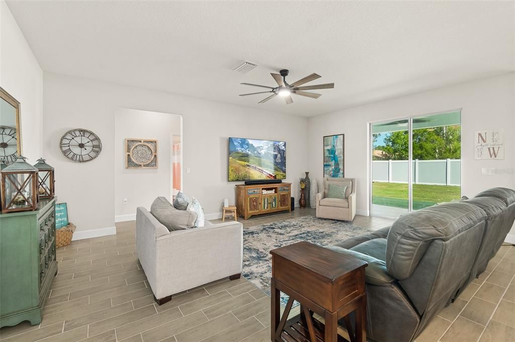 For Sale: $449,000 (3 beds, 2 baths, 1982 Square Feet)