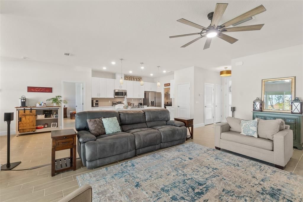 For Sale: $449,000 (3 beds, 2 baths, 1982 Square Feet)