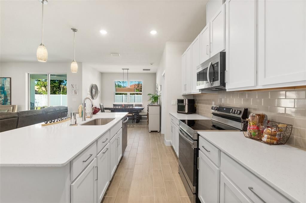 For Sale: $449,000 (3 beds, 2 baths, 1982 Square Feet)