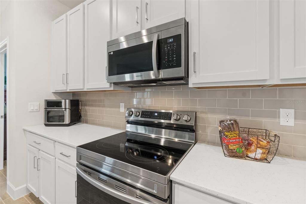 For Sale: $449,000 (3 beds, 2 baths, 1982 Square Feet)