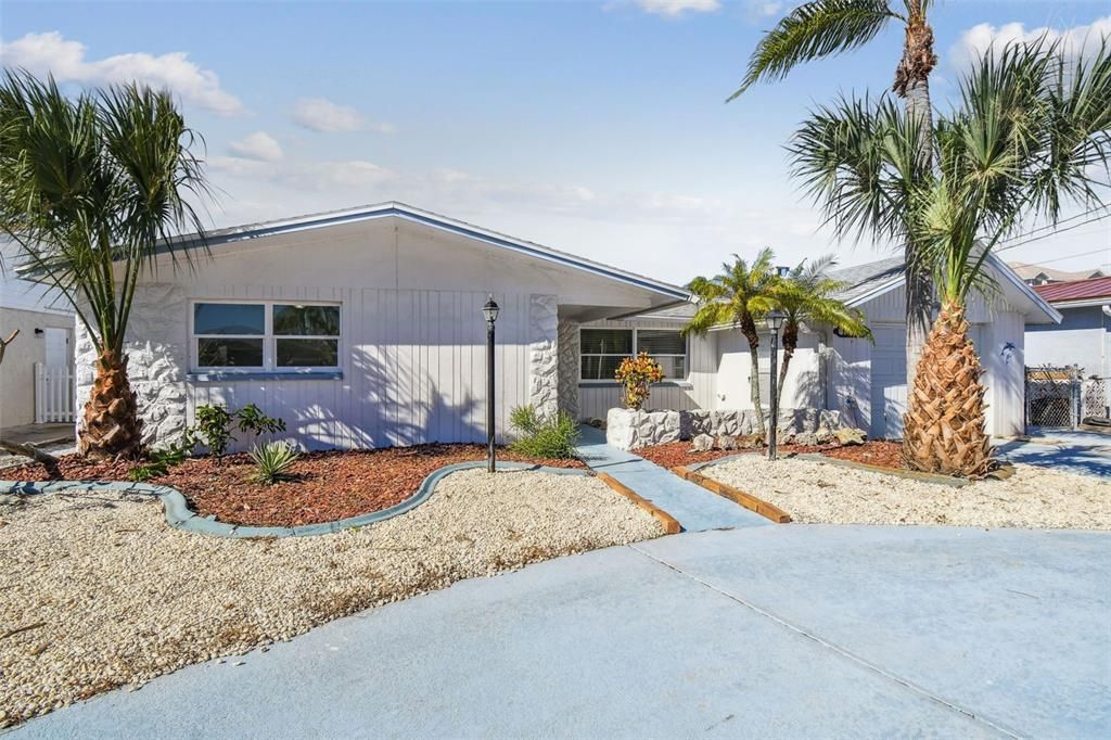 For Sale: $395,000 (3 beds, 2 baths, 1434 Square Feet)