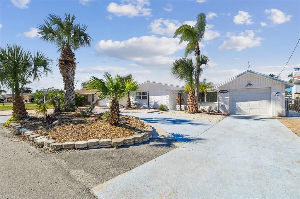 For Sale: $395,000 (3 beds, 2 baths, 1434 Square Feet)