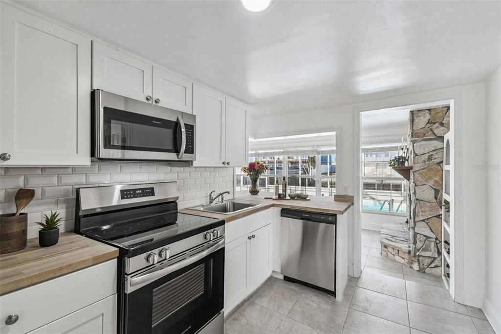 For Sale: $395,000 (3 beds, 2 baths, 1434 Square Feet)