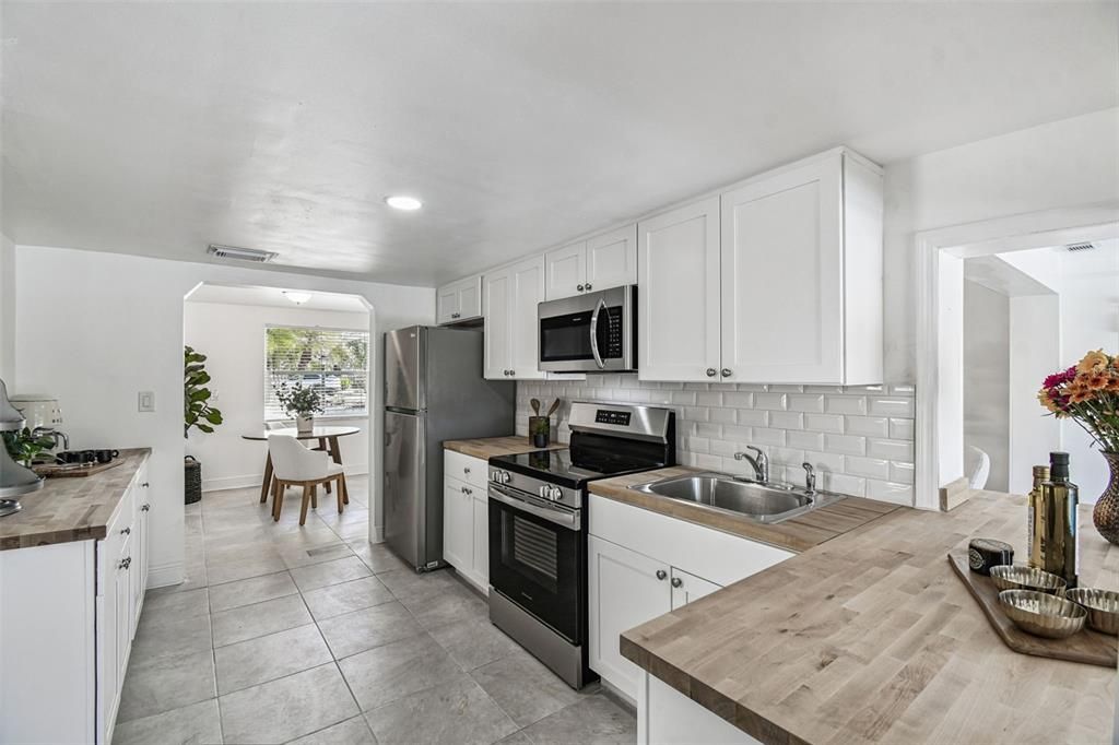 For Sale: $395,000 (3 beds, 2 baths, 1434 Square Feet)