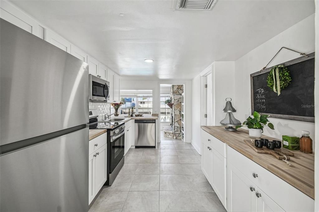 For Sale: $395,000 (3 beds, 2 baths, 1434 Square Feet)