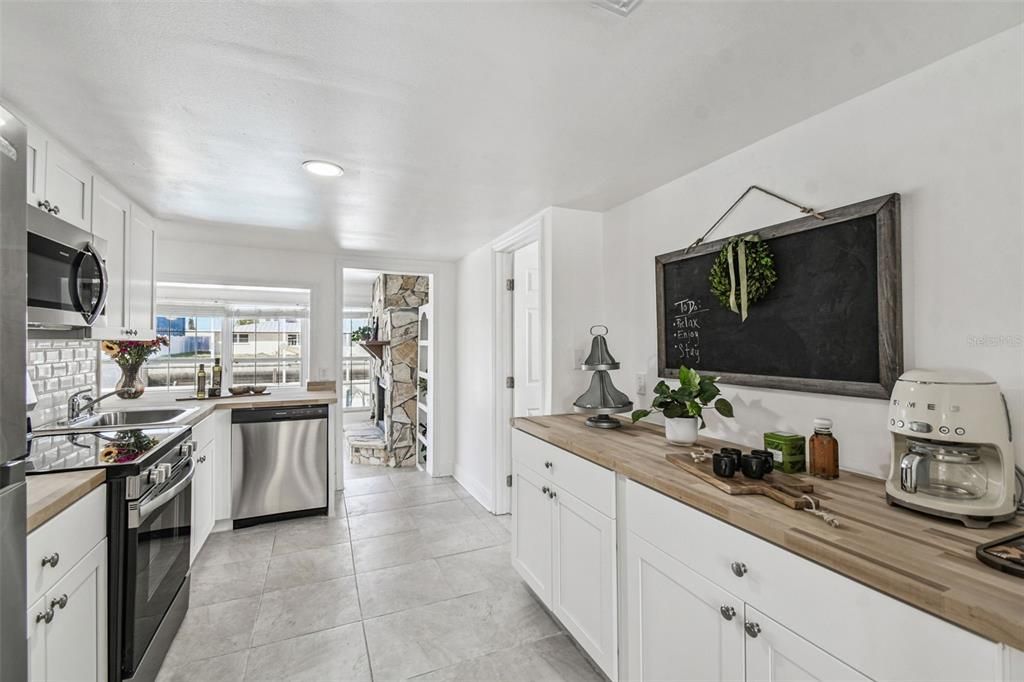 For Sale: $395,000 (3 beds, 2 baths, 1434 Square Feet)