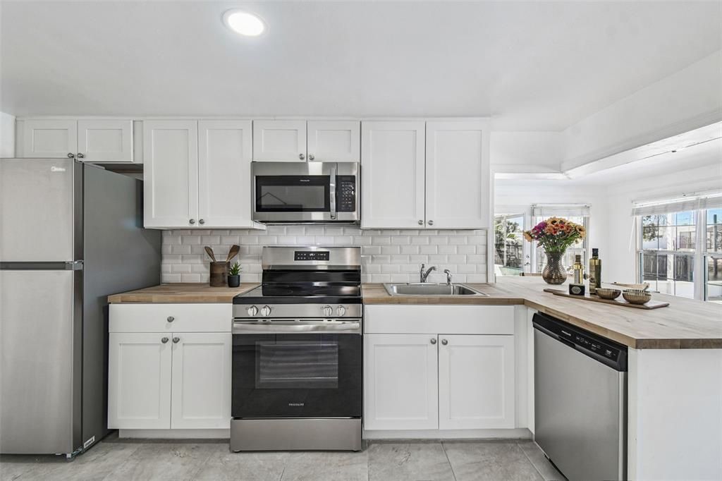 For Sale: $395,000 (3 beds, 2 baths, 1434 Square Feet)