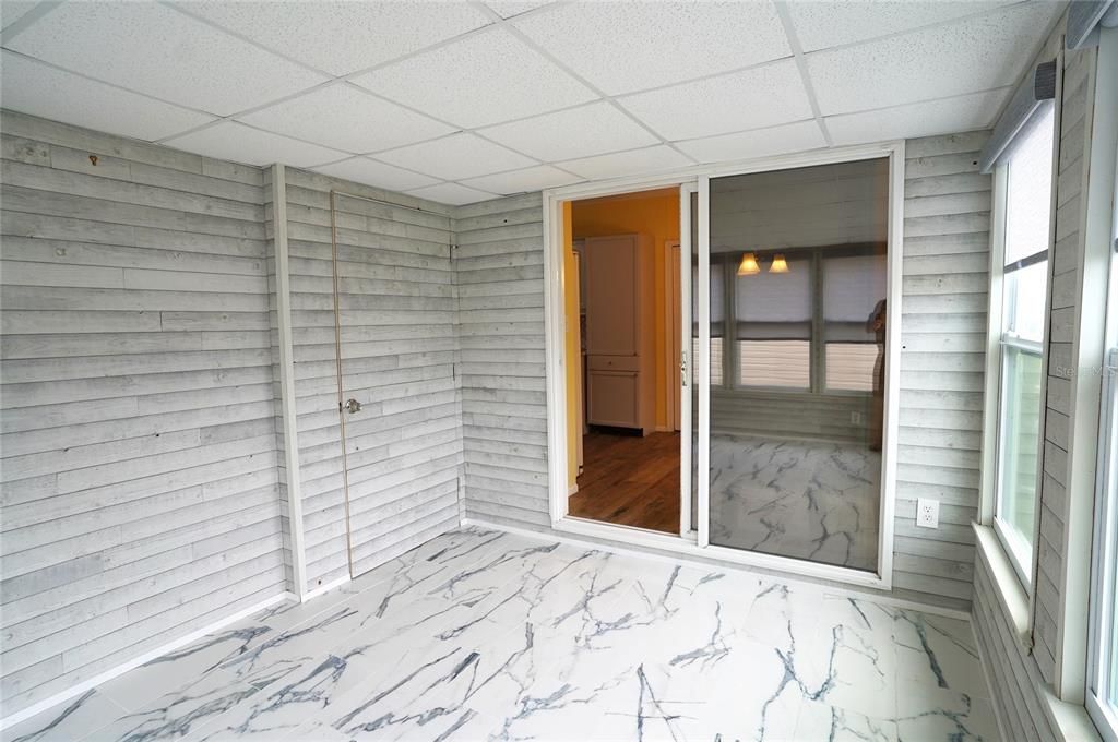 For Sale: $135,000 (3 beds, 2 baths, 1296 Square Feet)