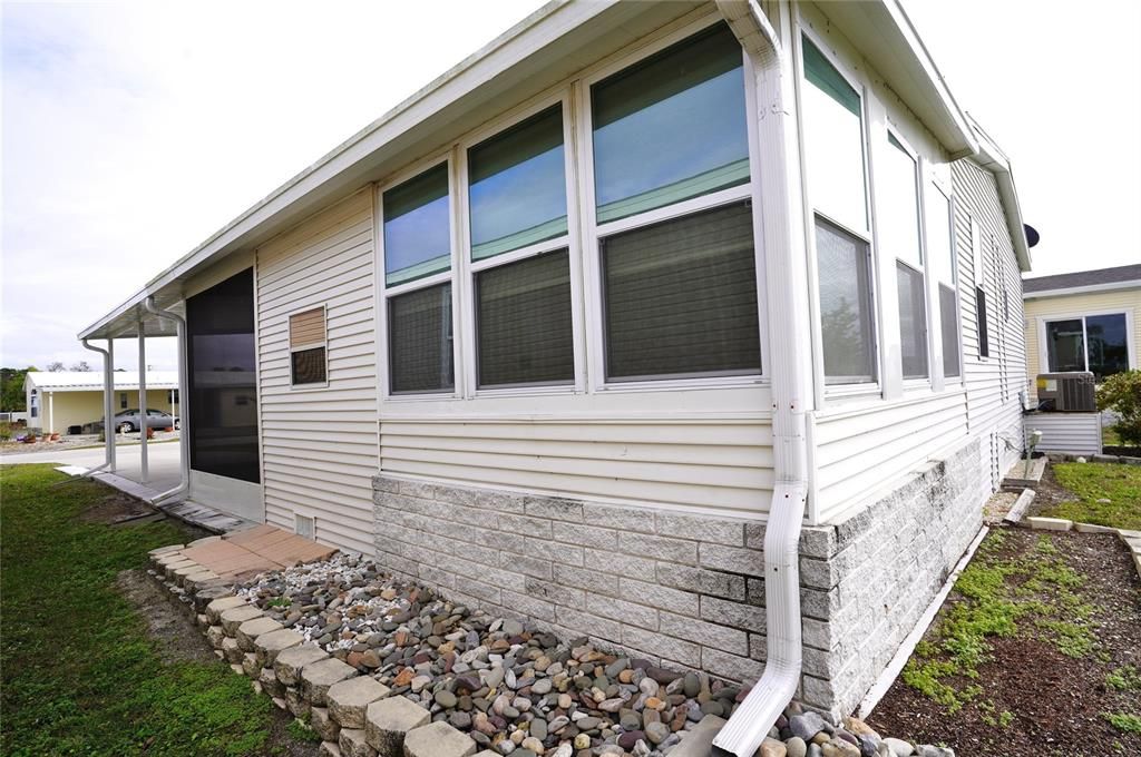 For Sale: $135,000 (3 beds, 2 baths, 1296 Square Feet)