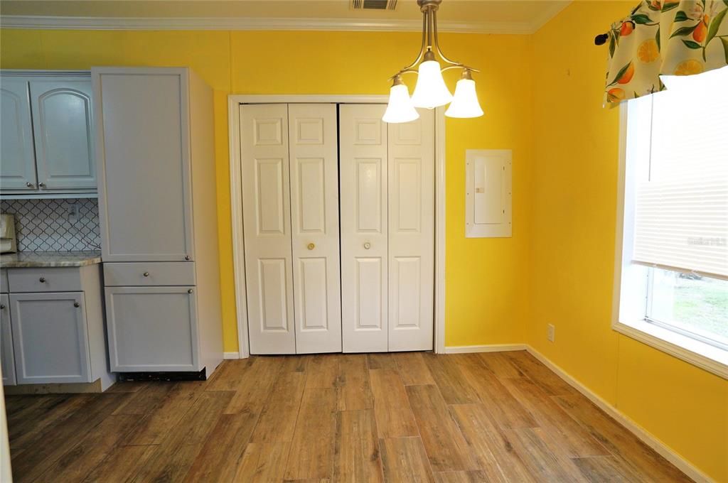 For Sale: $135,000 (3 beds, 2 baths, 1296 Square Feet)