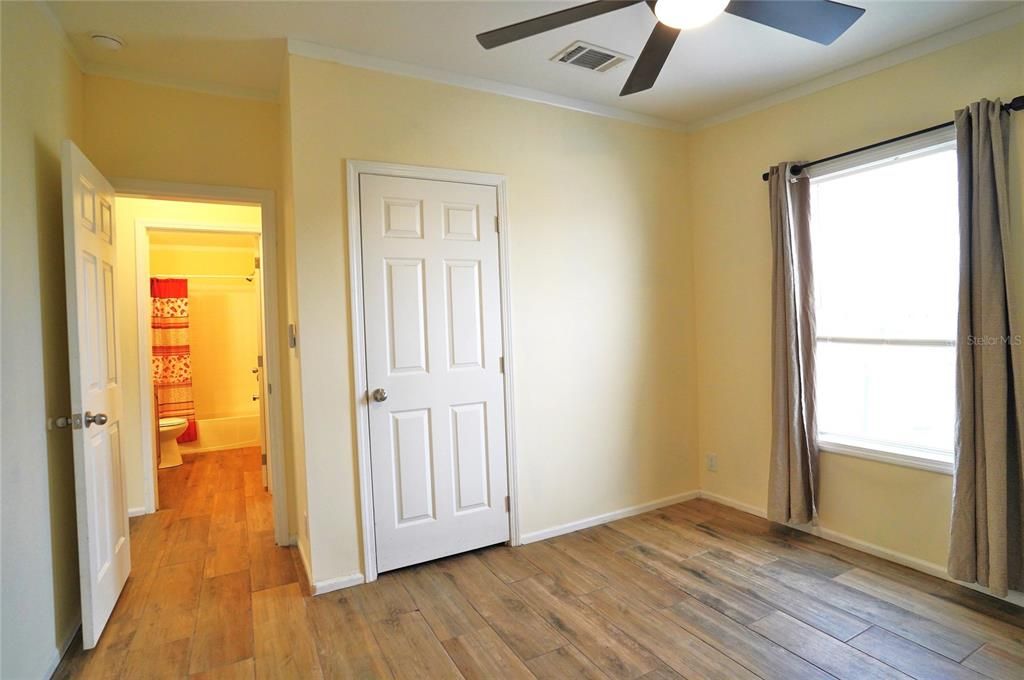 For Sale: $135,000 (3 beds, 2 baths, 1296 Square Feet)