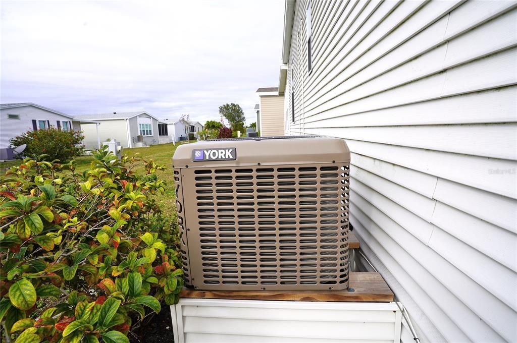 For Sale: $135,000 (3 beds, 2 baths, 1296 Square Feet)