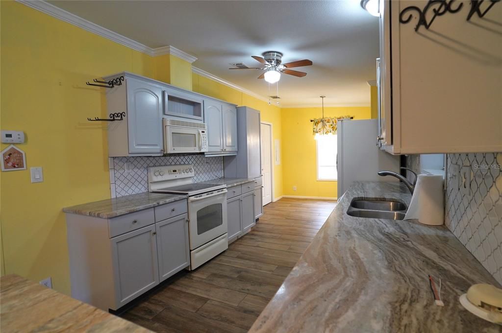For Sale: $135,000 (3 beds, 2 baths, 1296 Square Feet)
