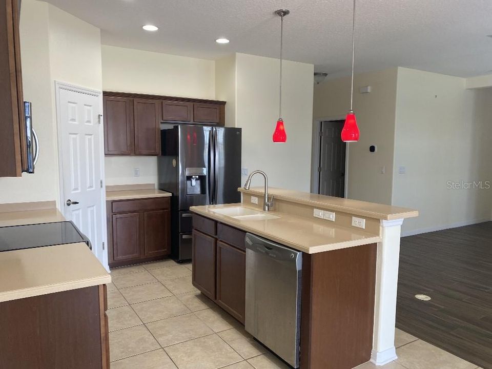 На продажу: $349,000 (3 спален, 2 ванн, 1489 Квадратных фут)