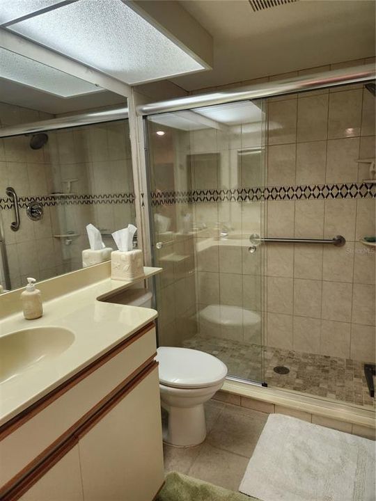 For Rent: $2,200 (2 beds, 2 baths, 1202 Square Feet)