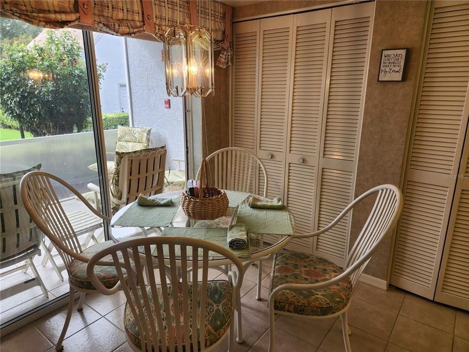 For Rent: $2,200 (2 beds, 2 baths, 1202 Square Feet)