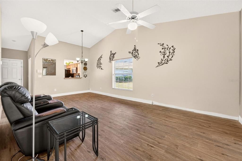 Activo con contrato: $229,900 (2 camas, 2 baños, 1026 Pies cuadrados)